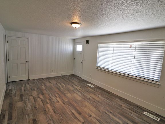 5th image of 304 Midway St