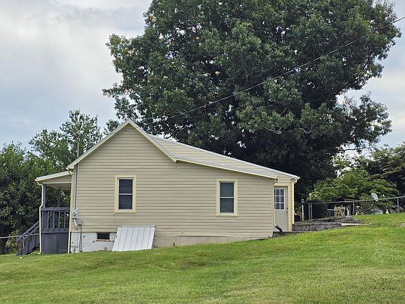 4th image of 450 Wades Ln