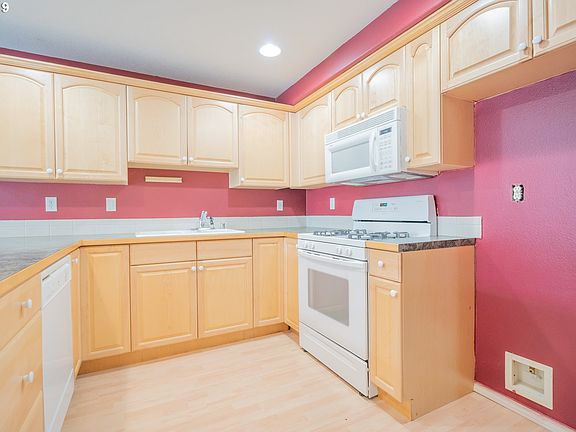 3rd image of 2723 NE 96th Way