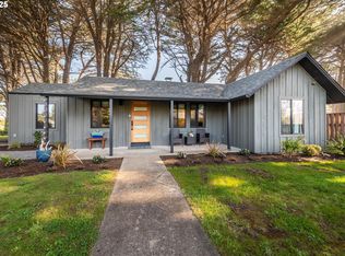 390 4th St SW, Bandon, OR 97411