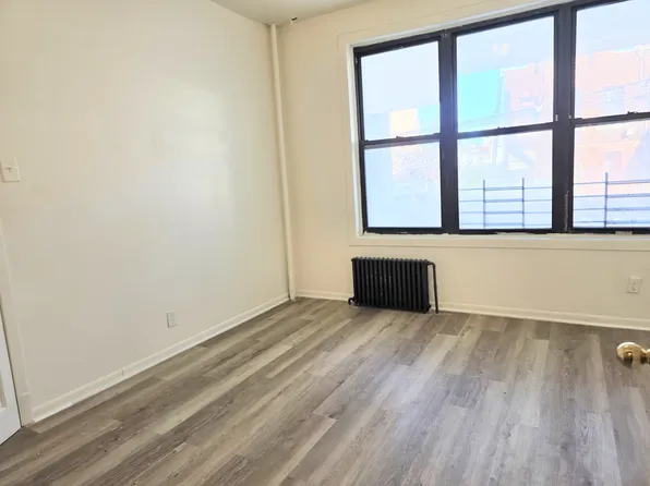 2846 West 17th Street image 3 of 11