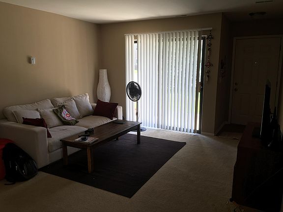 3rd image of 5860 Plum Hollow Dr APT 5