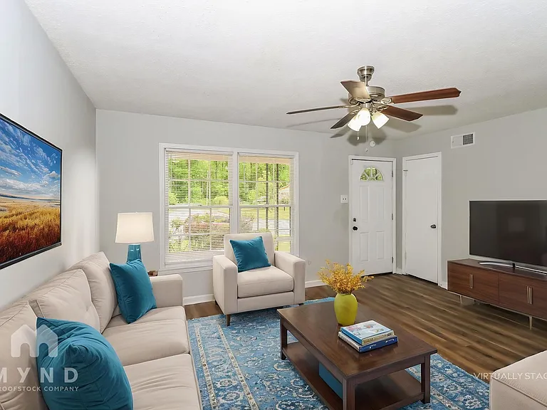 2593 Courtney Dr — Photo 2