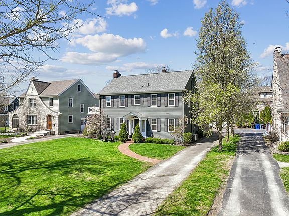 3rd image of 2036 Beverly Rd