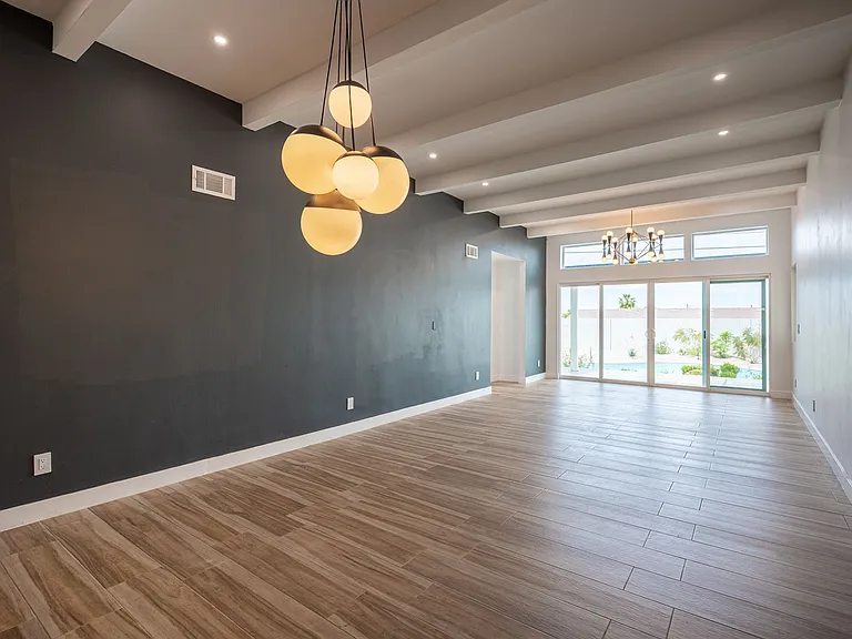 330 E Country Club Dr — Photo 33