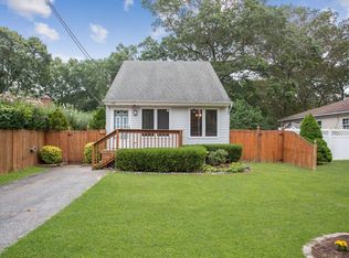 139 Pine St, Patchogue, NY 11772