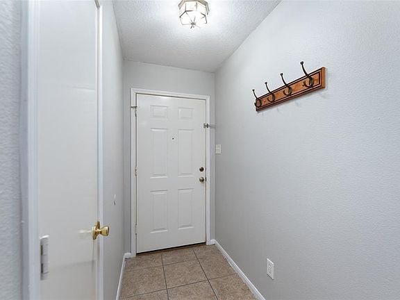 3rd image of 7903 Woodland Oaks Ct