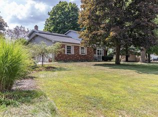 9523 Riverside Dr, Grand Ledge, MI 48837