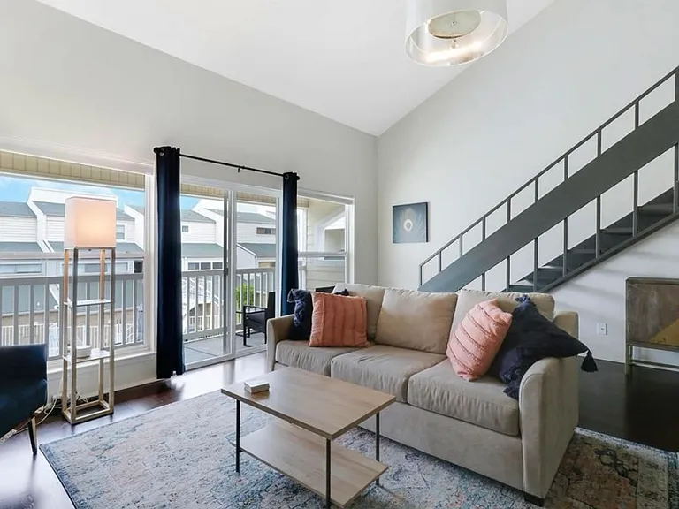 1818 S Lakeshore Blvd #32 — Photo 2