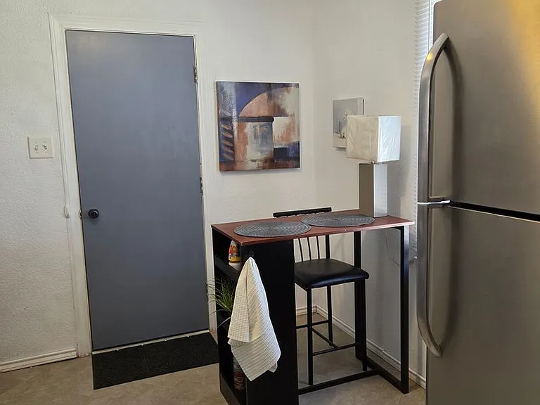 708 Monterrey St — Photo 17