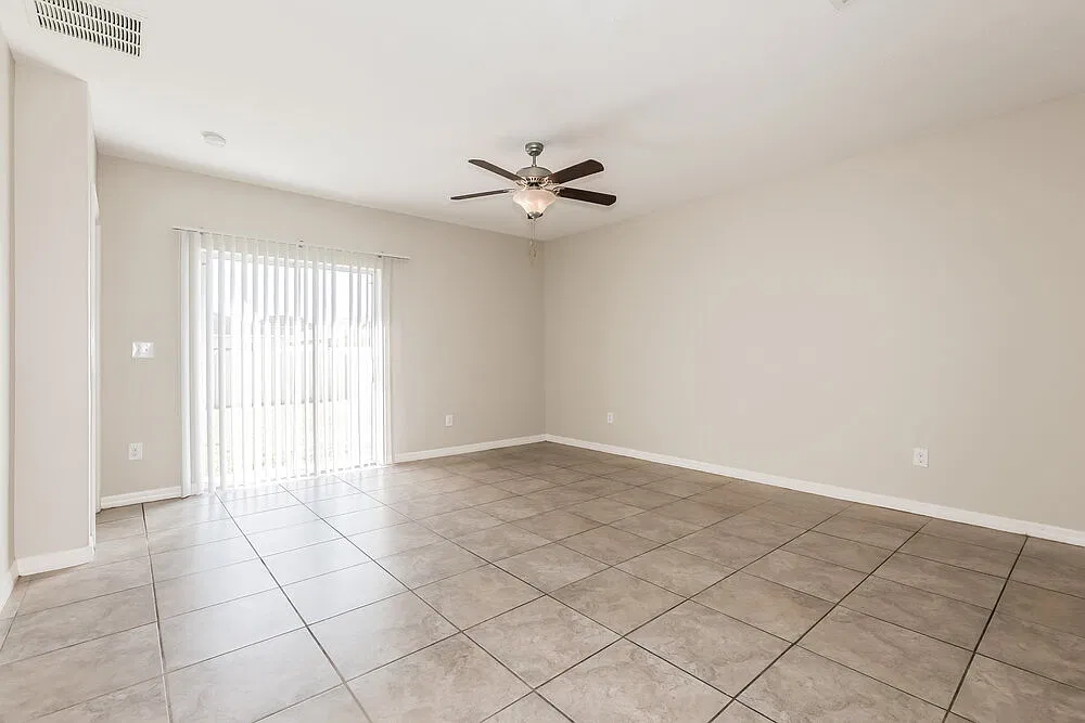 5 bed, 2.5 bath, 2415 sqft, $2,110 — Photo 4