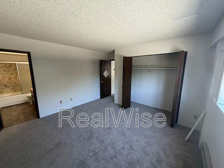 507 NE D St #8 — Photo 6