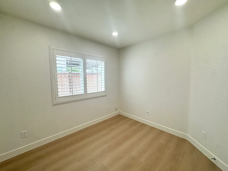 3413 Caseras Dr — Photo 17