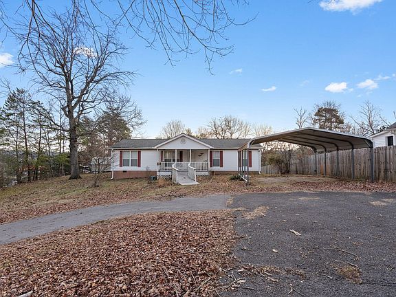 3rd image of 1835 Circle Dr SW