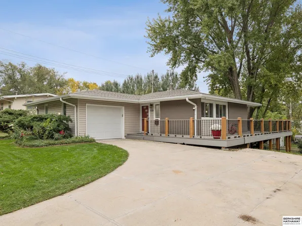 8215 Grand Ave, Omaha, NE 68134