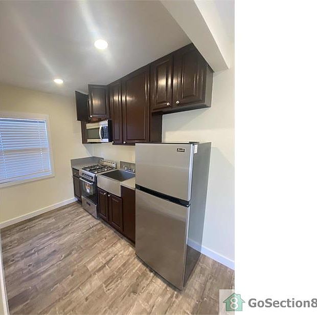 2nd image of 1014 W 109th Pl #5