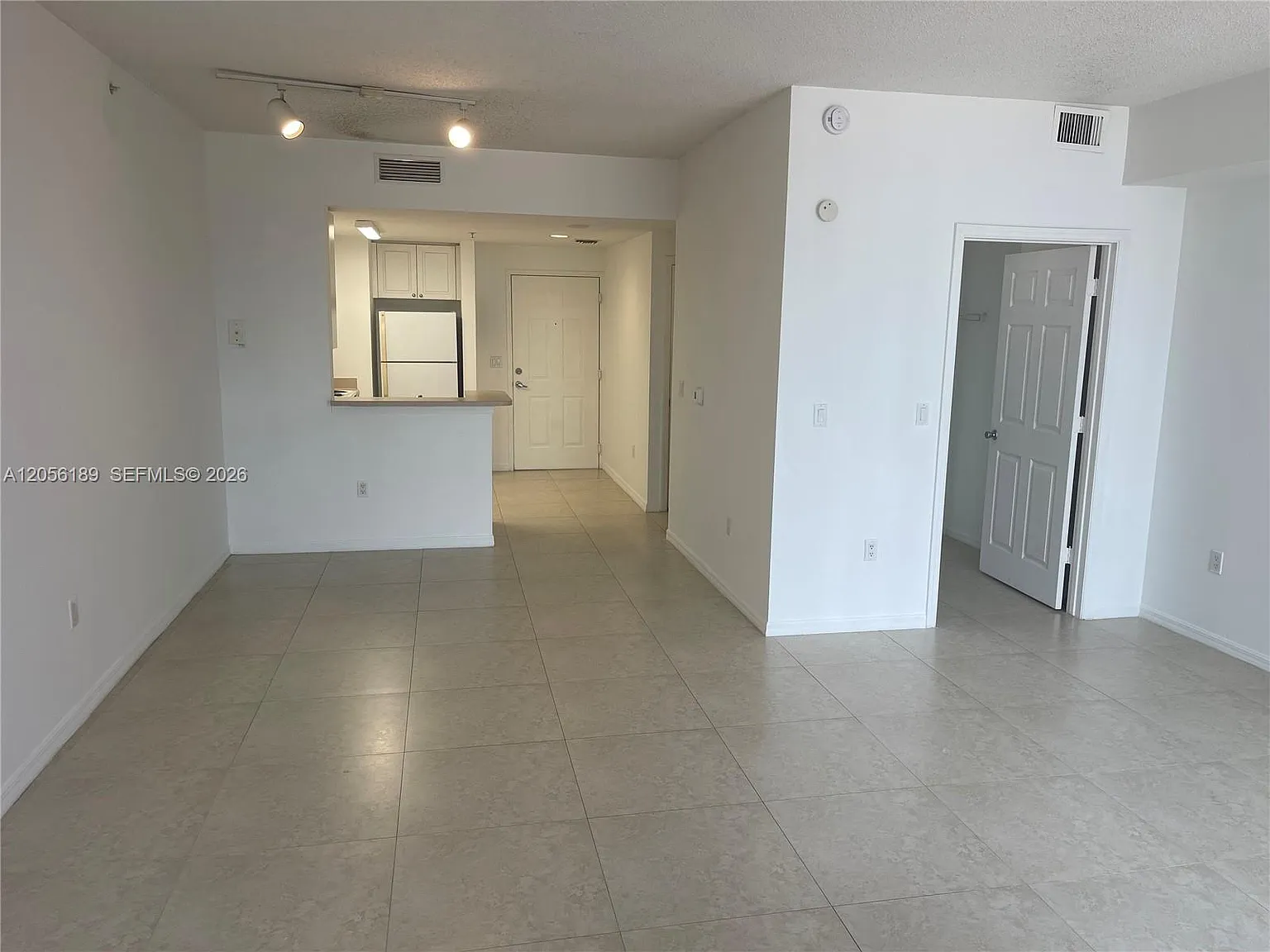 Strand Condo — Photo 4