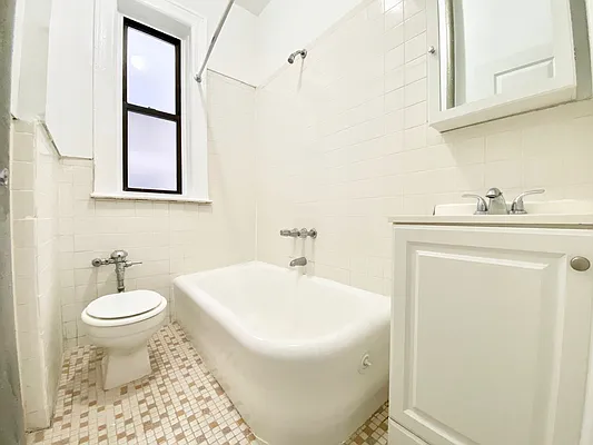 Rented by Zjama Realty Corp | media 5