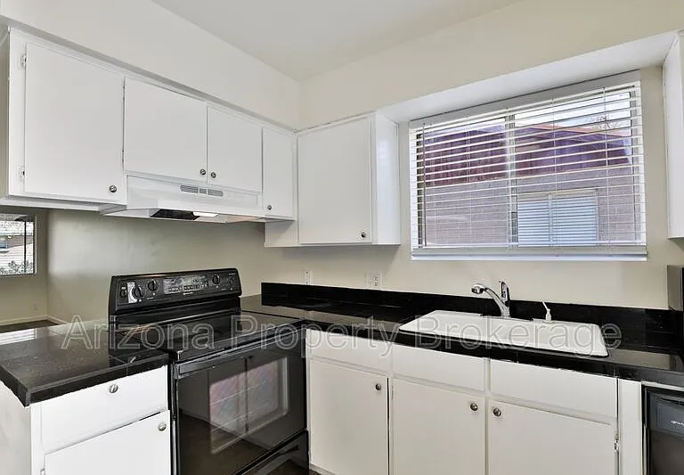 2323 S College Ave #5 — Photo 7