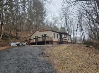 106 Longshore Cir, East Stroudsburg, PA