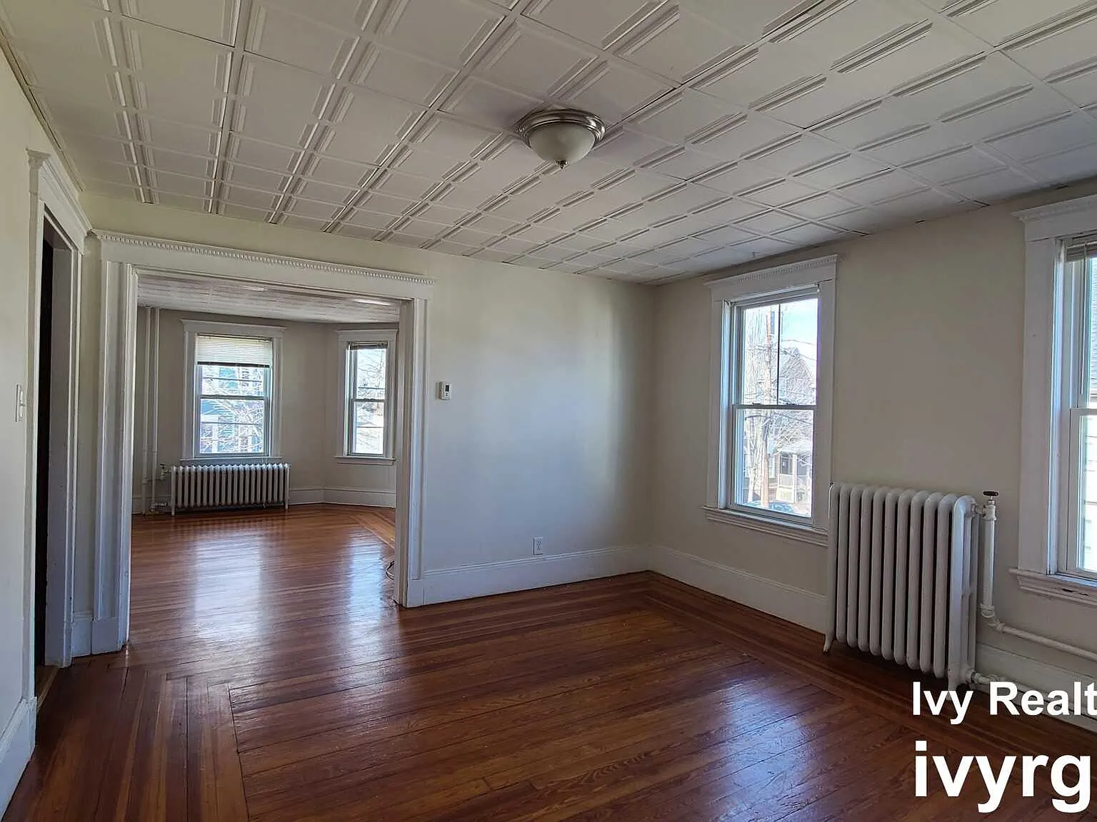 4 bed, 1.5 bath, $3,800 — Photo 2