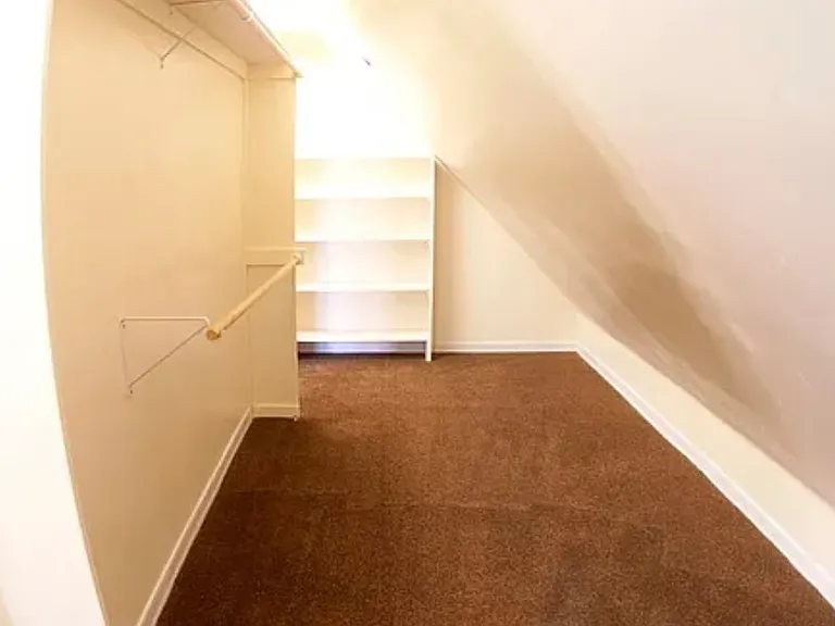 17002 Chelauren — Photo 1