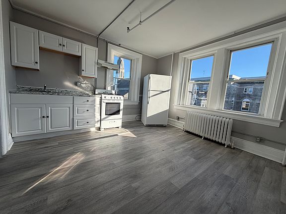 3rd image of 86-B49 Pequonnock St #B49