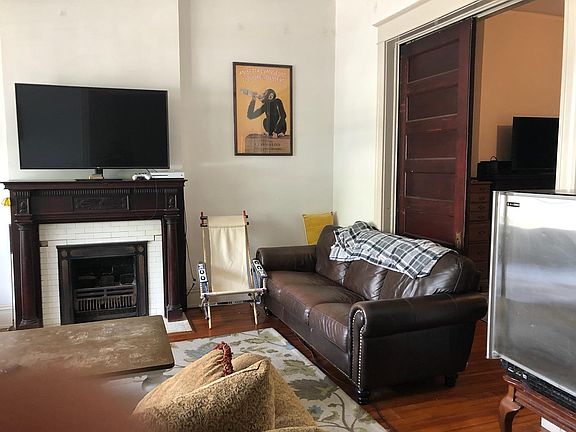 3rd image of 2325 W Grace St Floor 1