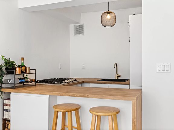 4th image of 335 E 51st St APT 1B