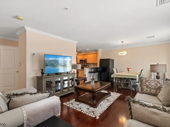 43 Manchester Ct, Kinnelon Boro, NJ 07405