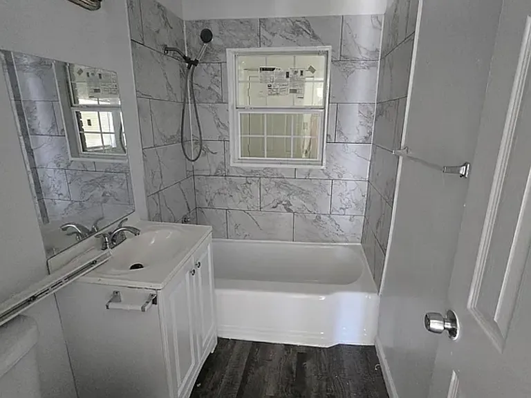 1105 SW 41st St — Photo 3