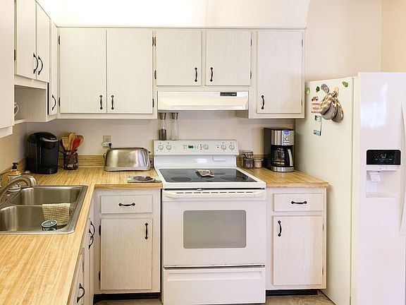 3rd image of 3487 La Palmas Ct APT D-2