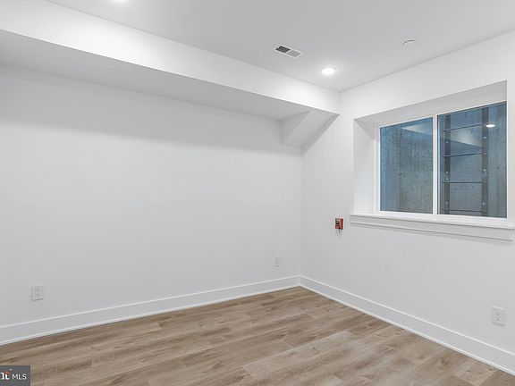 5th image of 1437 Germantown Ave #1