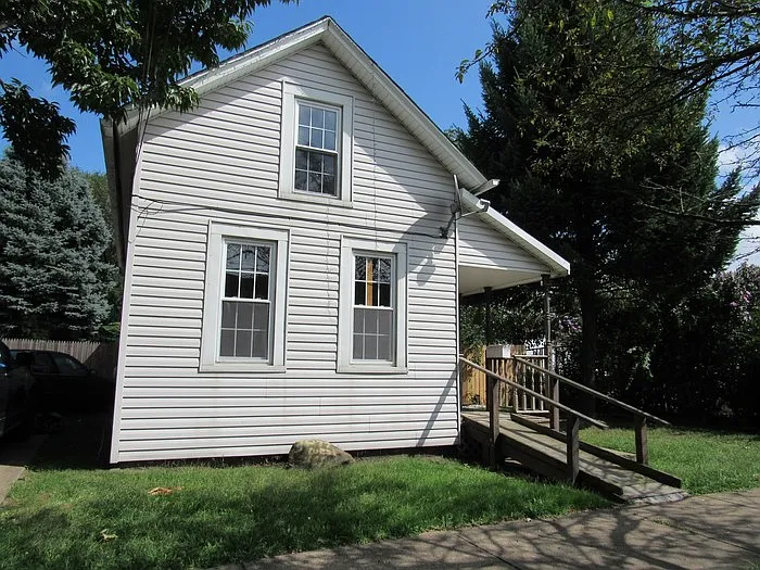 3077 W 48th St photo 1
