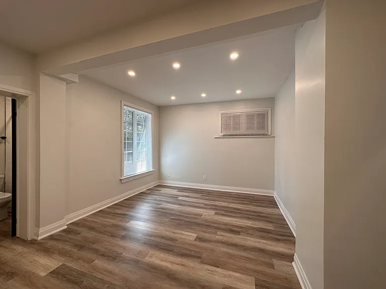 128 Wentworth St N #1 — Photo 3