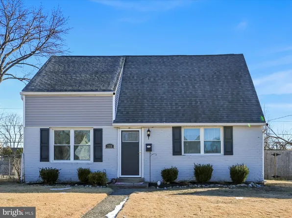 718 Hickory Rd, Secane, PA 19018
