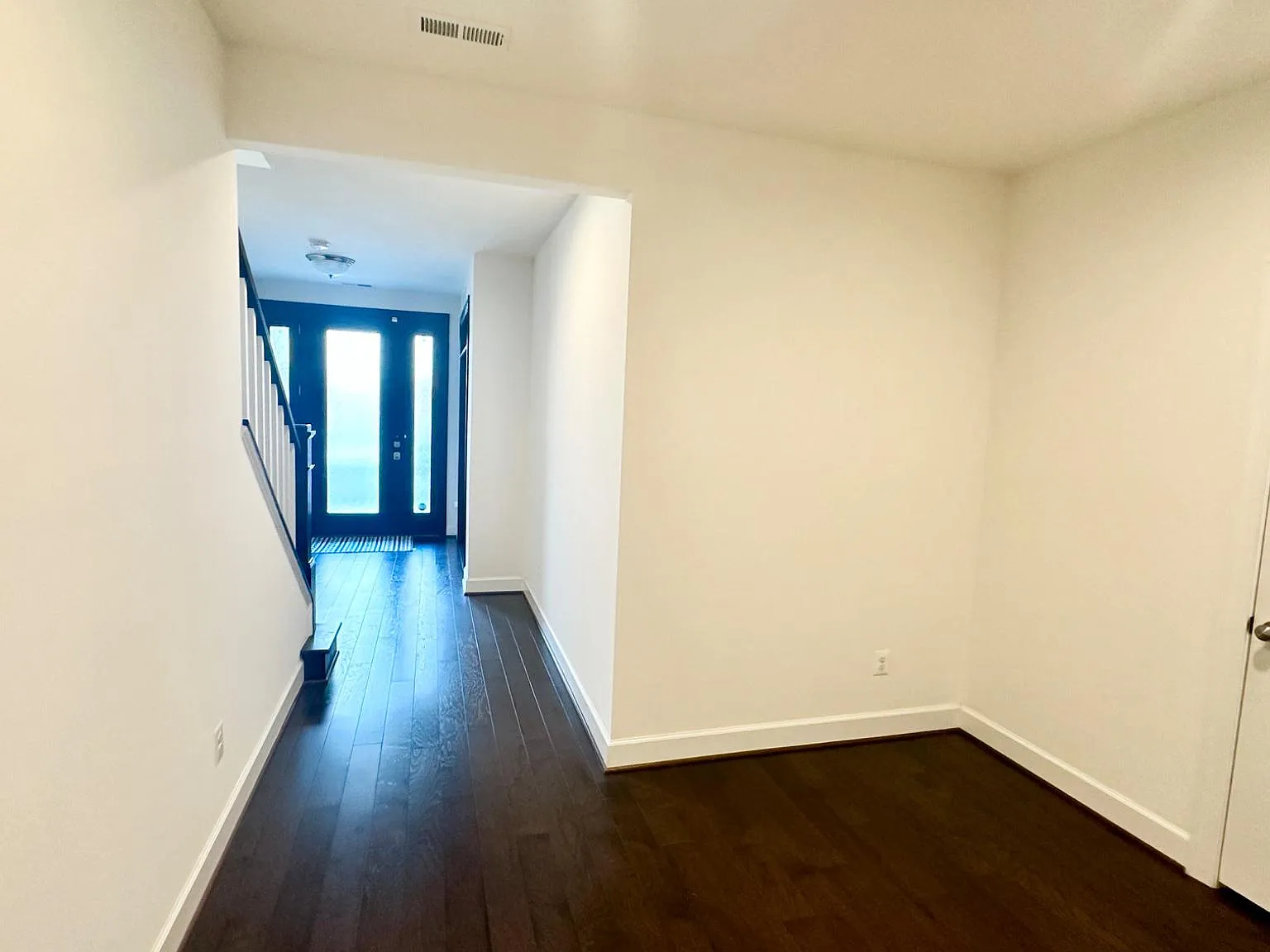 4 bed, 4.5 bath, 3272 sqft, $4,975 — Photo 2