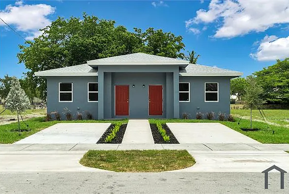 2451 NW 21st St #B — Photo 2