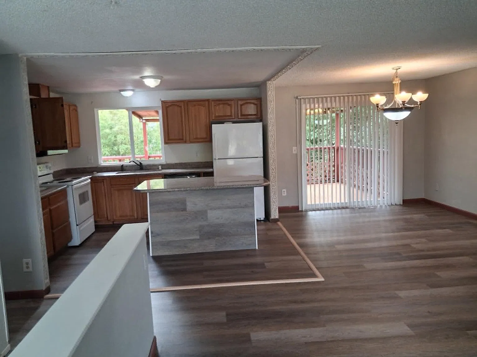 5 bed, 2240 sqft, $3,900 — Photo 2