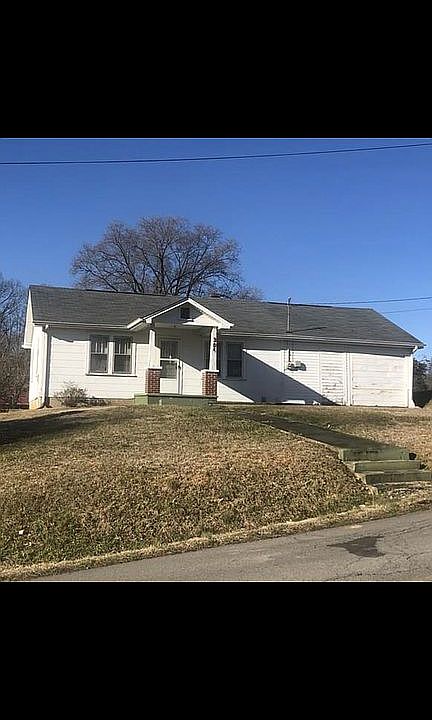 1st image of 305 Independence Dr