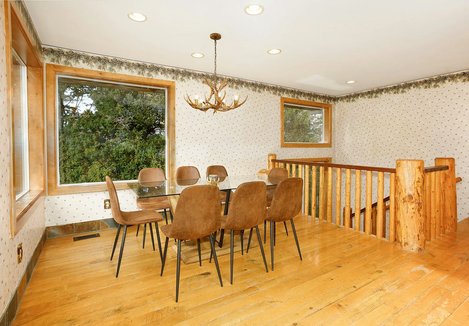 390 Matterhorn Drive — Photo 2