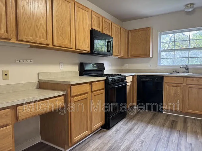 3 bed, 2.5 bath, 1548 sqft, $2,000 — Photo 4