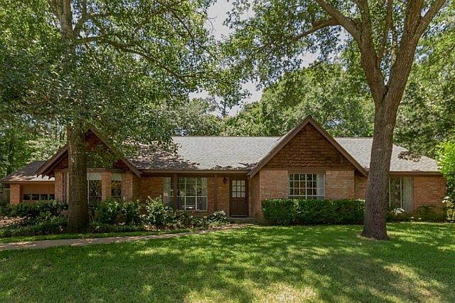 1st image of 208 Hickory Dr