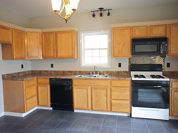 2nd image of 1005 Main St