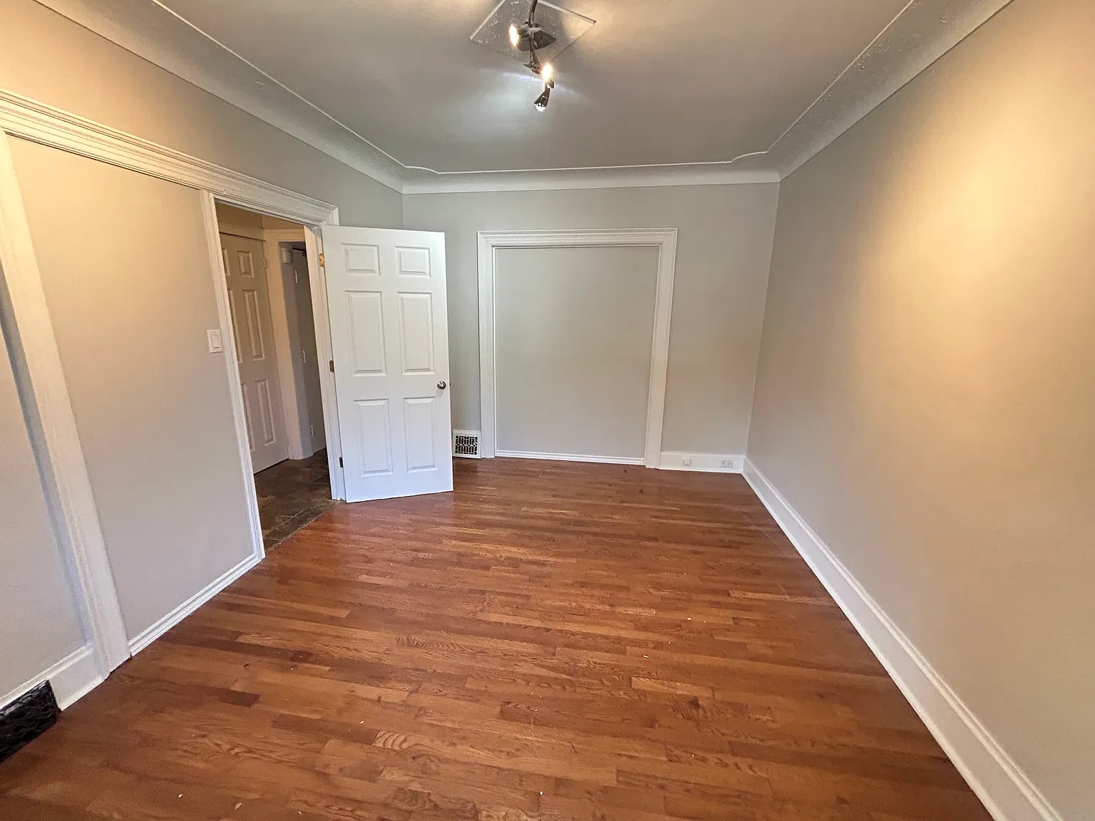Bright & Spacious 2-Bedroom Main-Floor Home with Fenced Backyard! — Photo 3