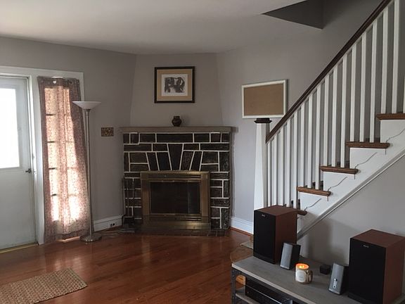 Living room w fireplace