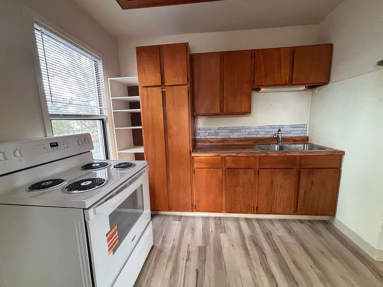 1129 E State St #1&2 — Photo 18