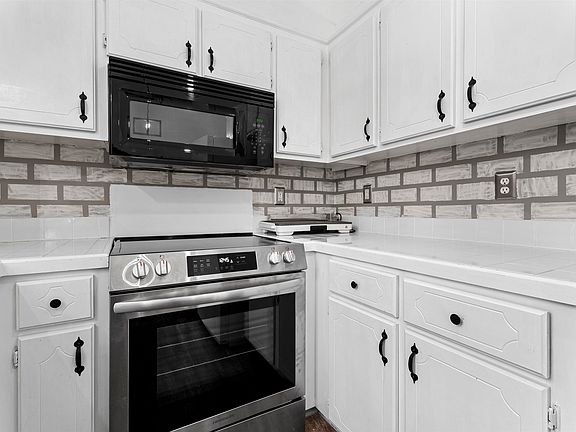 4th image of 1104 Dunwoody Dr