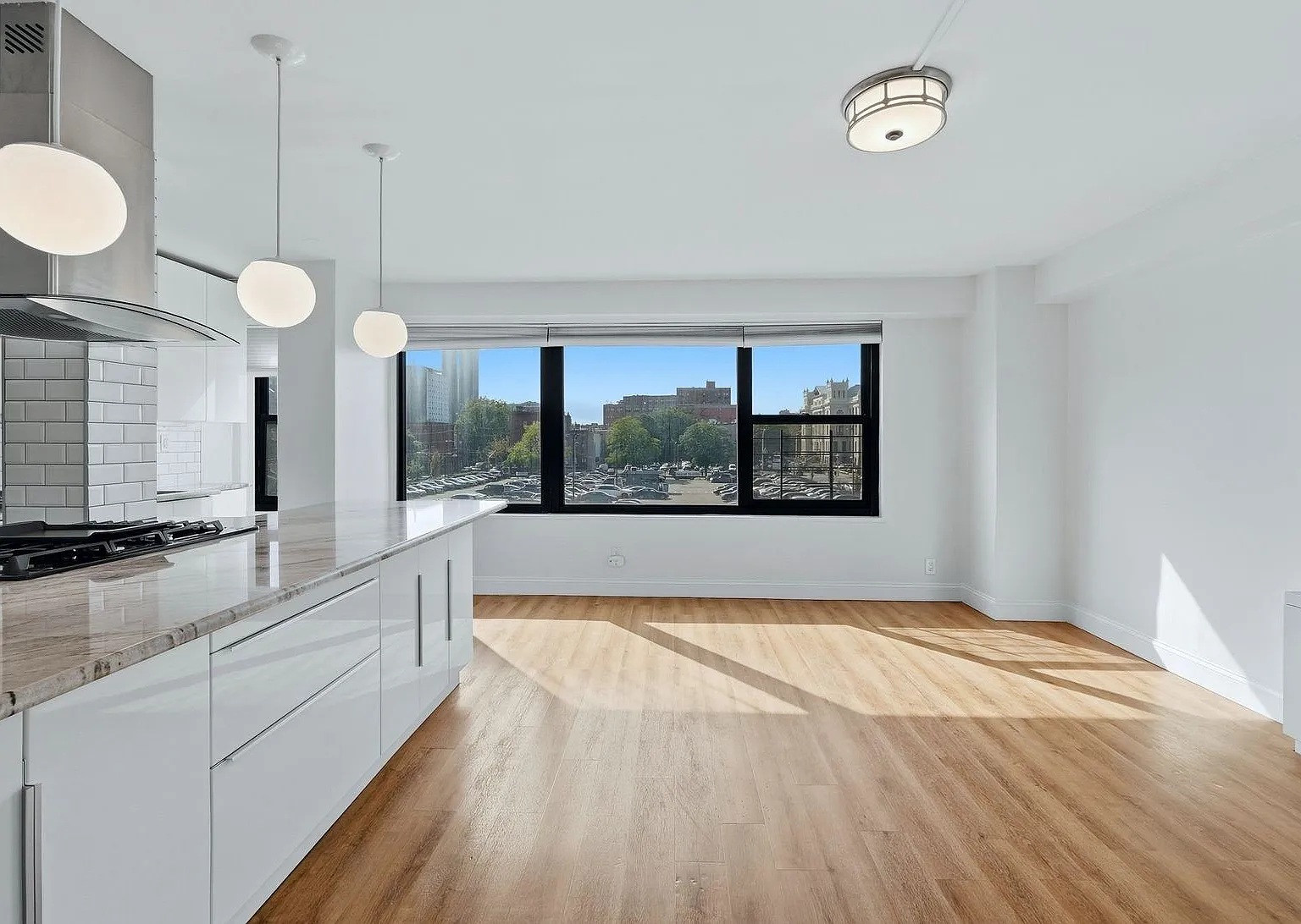 2 bed, 1.0 bath, 750 sqft, $3,850 — Photo 1