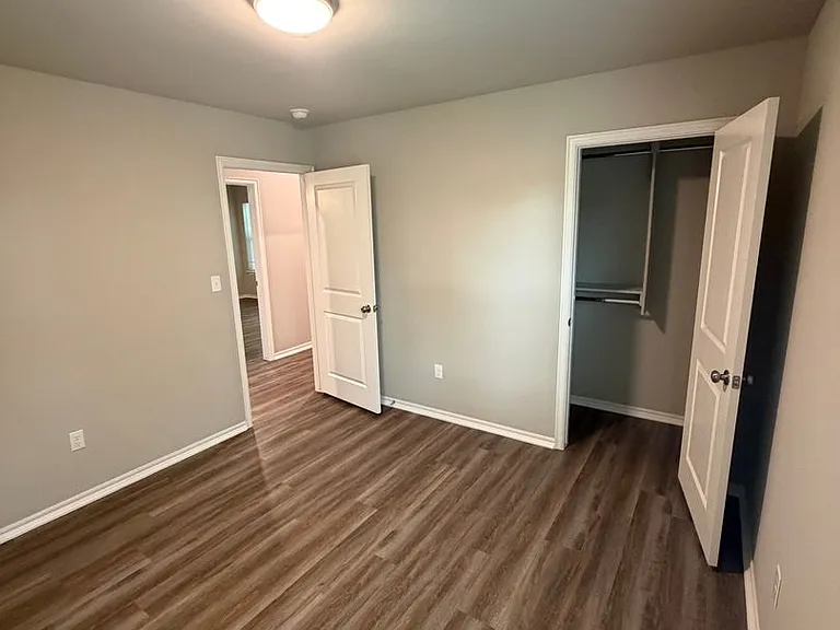 208 S Edith St #B — Photo 10